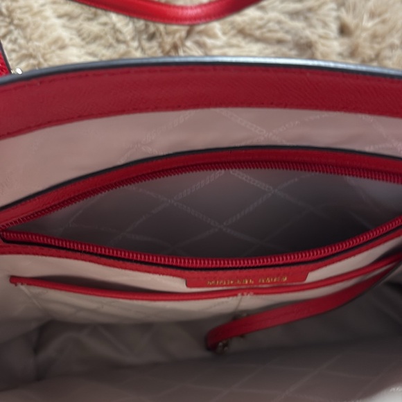 Michael Kors Voyager Saffiano Leather Tote Bag
Style# 30H1GV6T4T
NWT
Flame - Picture 9 of 10